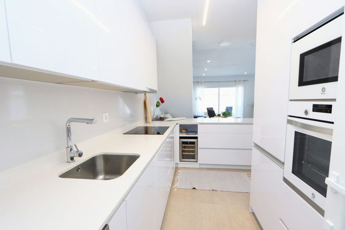 Image No.17-3 Bed House for sale