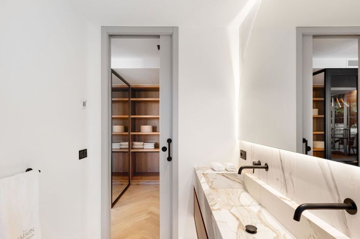 Image No.16-4 Bed Townhouse for sale