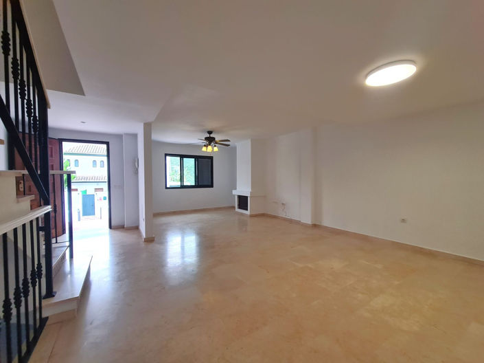 Image No.9-3 Bed Townhouse for sale
