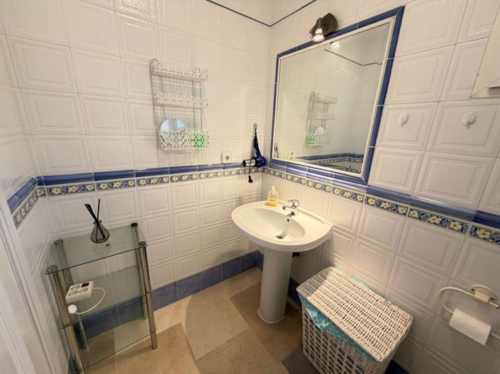 Image No.15-3 Bed House for sale