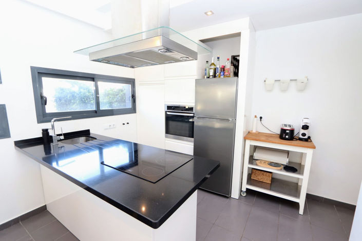 Image No.11-3 Bed House for sale