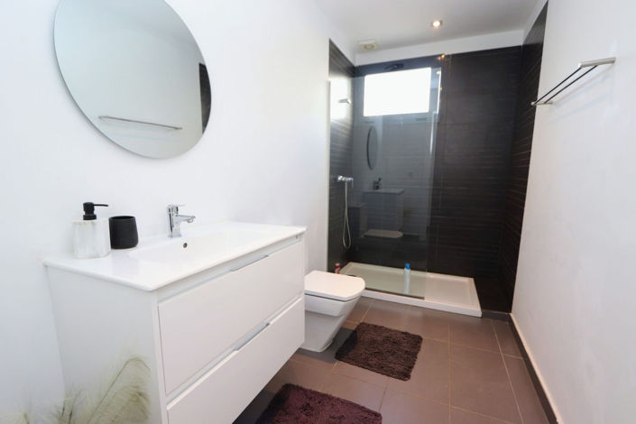 Image No.15-3 Bed House for sale