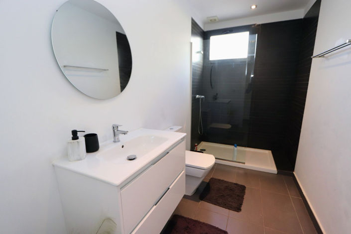 Image No.18-3 Bed House for sale