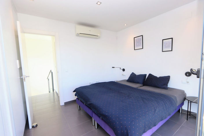 Image No.20-3 Bed House for sale