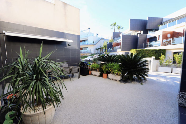 Image No.25-3 Bed House for sale