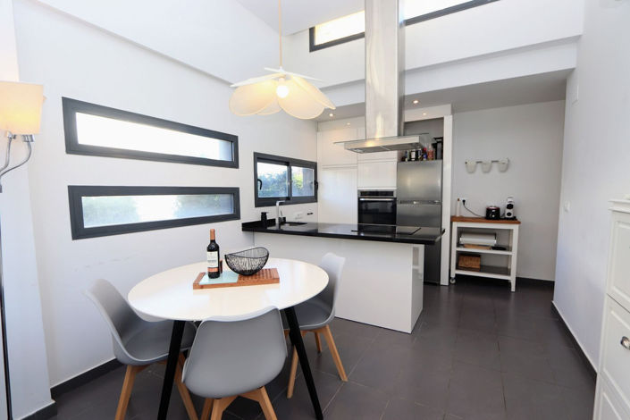 Image No.9-3 Bed House for sale