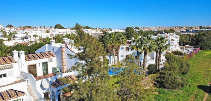 Image No.9-2 Bed Townhouse for sale