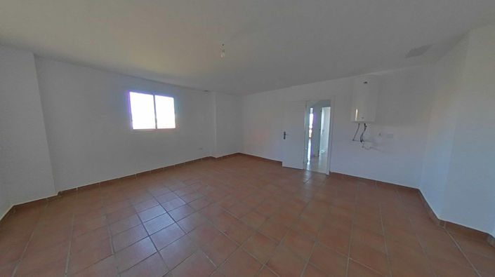 Image No.7-2 Bed Townhouse for sale