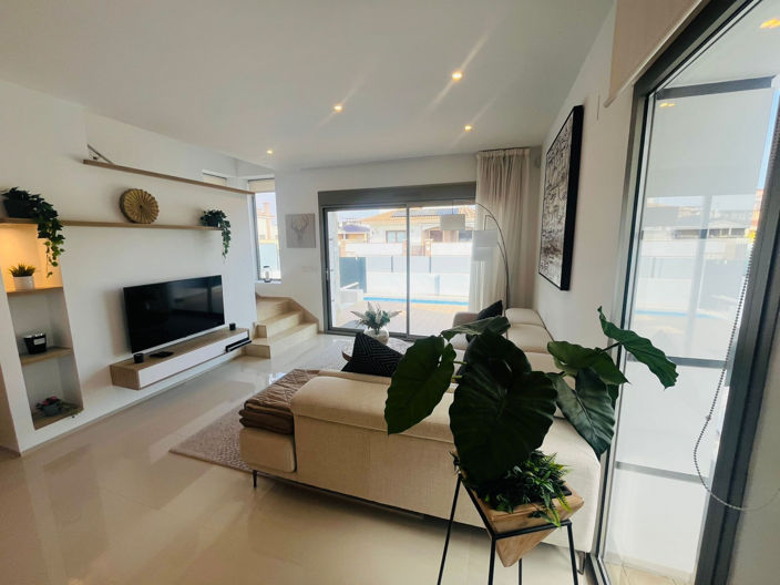 Image No.3-3 Bed Villa for sale