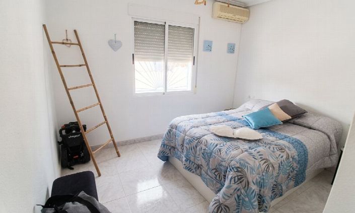 Image No.19-5 Bed Property for sale