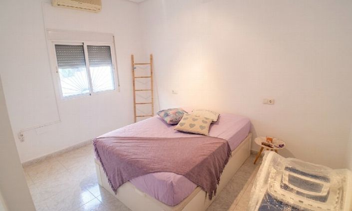 Image No.20-5 Bed Property for sale