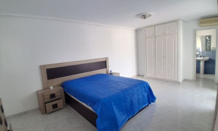 Image No.22-5 Bed Property for sale