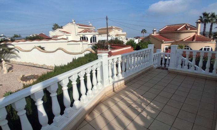 Image No.26-5 Bed Property for sale