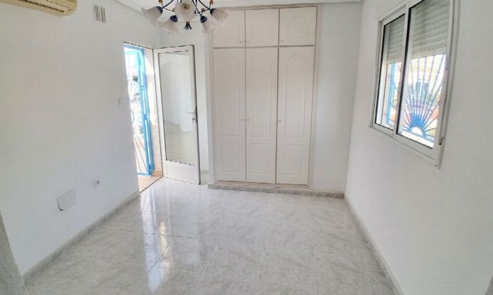 Image No.28-5 Bed Property for sale