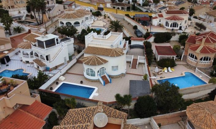 Image No.3-5 Bed Property for sale