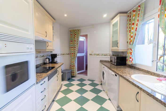 Image No.18-3 Bed House for sale