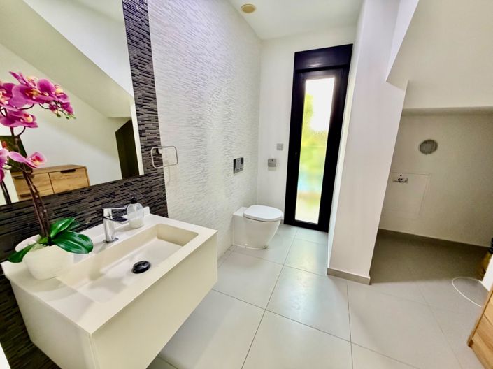 Image No.11-3 Bed Villa for sale