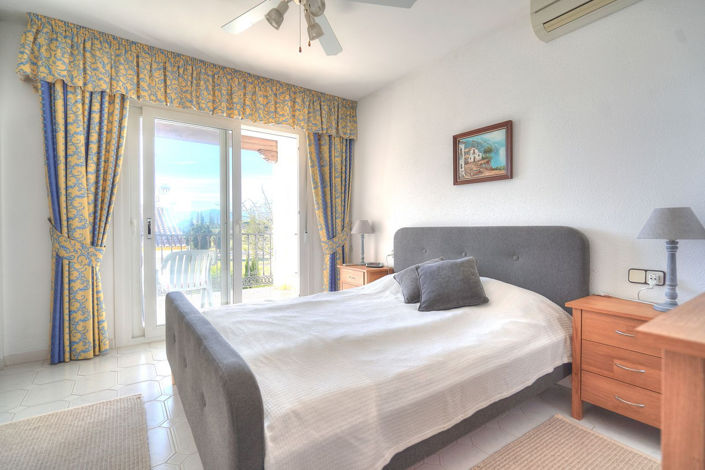 Image No.10-3 Bed Townhouse for sale