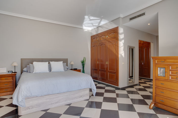 Image No.10-5 Bed Villa for sale