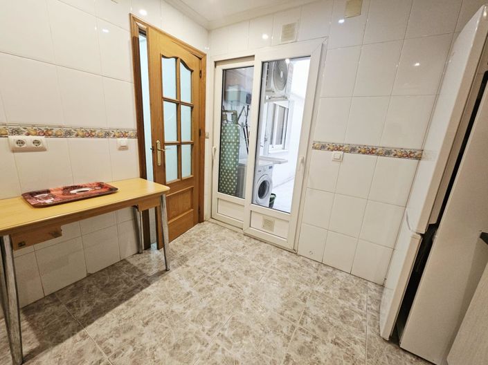 Image No.26-3 Bed House for sale