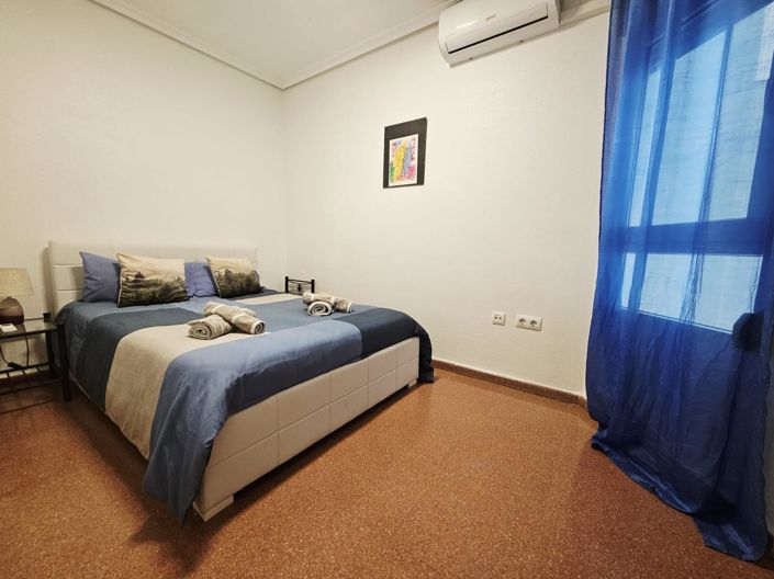 Image No.6-3 Bed House for sale