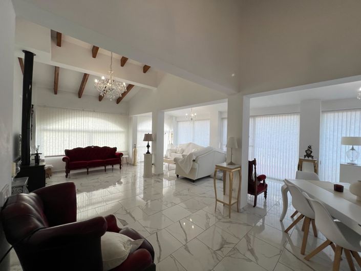 Image No.3-3 Bed Villa for sale