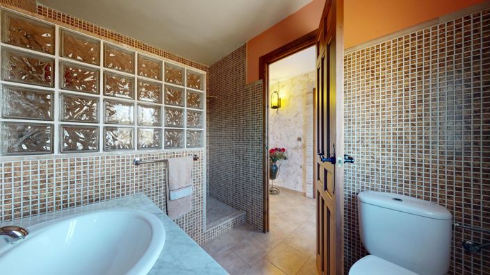 Image No.10-4 Bed Villa for sale