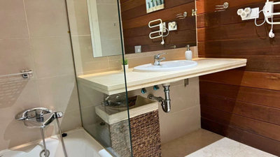 10-bb915d1cb19341576dcdc994b81ab9c5