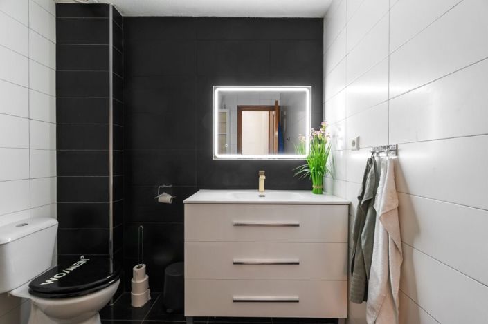 Image No.12-2 Bed Townhouse for sale