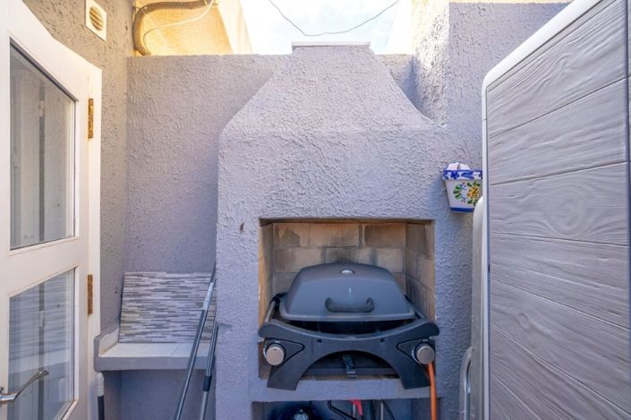 Image No.17-2 Bed Townhouse for sale