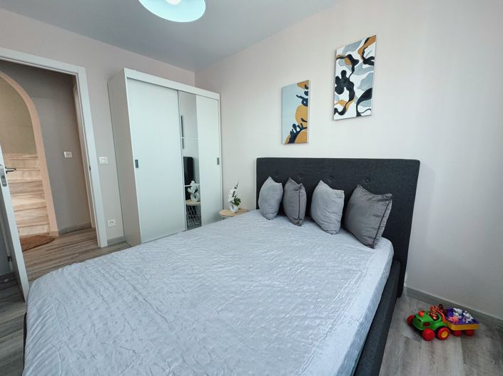 Image No.10-3 Bed Townhouse for sale