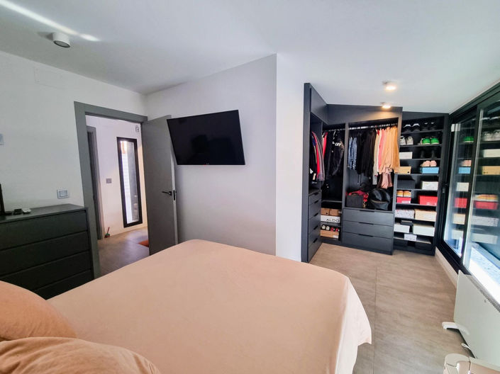 Image No.11-3 Bed House for sale