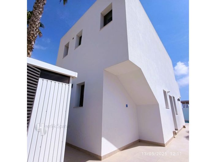 Image No.15-3 Bed Villa for sale