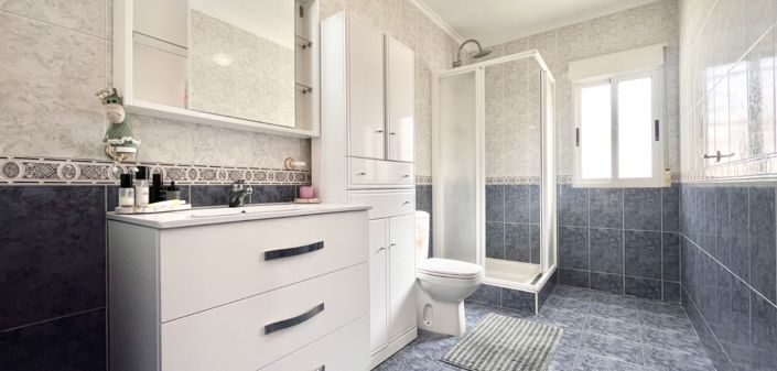 Image No.12-3 Bed Townhouse for sale