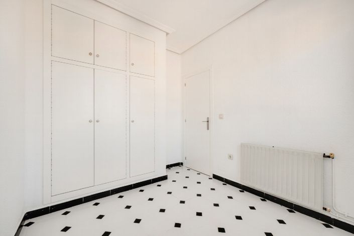 Image No.15-3 Bed Property for sale