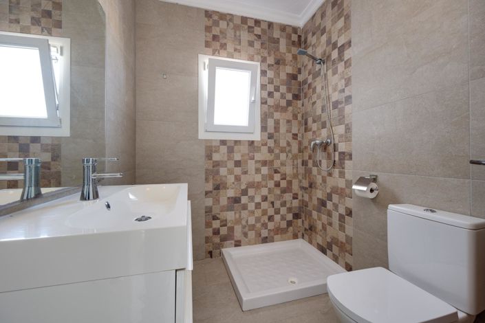 Image No.16-3 Bed Property for sale