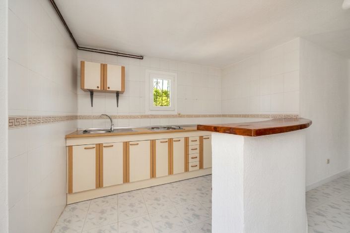 Image No.17-3 Bed Property for sale