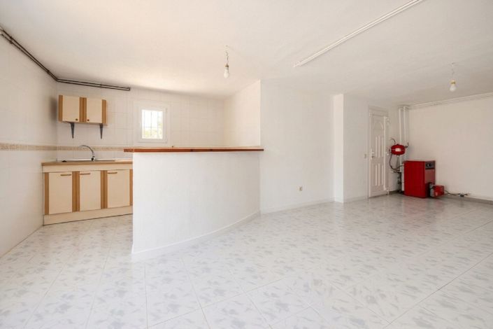 Image No.18-3 Bed Property for sale