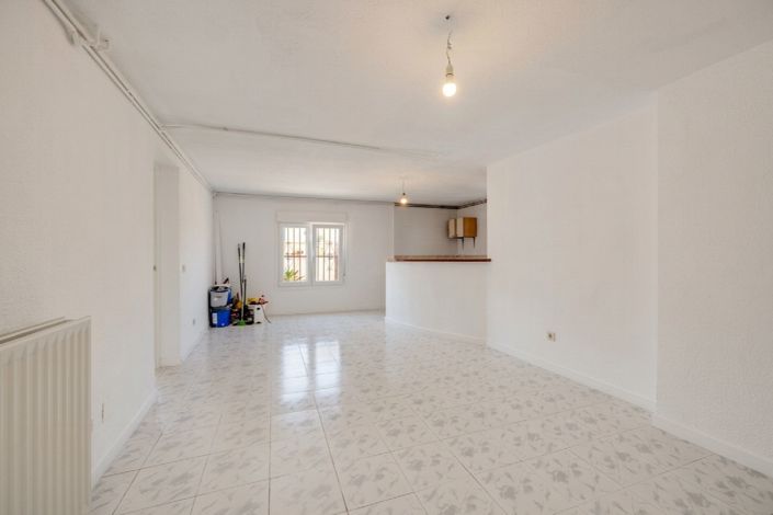 Image No.19-3 Bed Property for sale