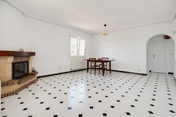 Image No.2-3 Bed Property for sale