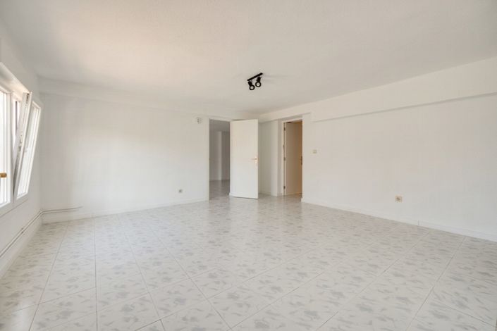 Image No.23-3 Bed Property for sale