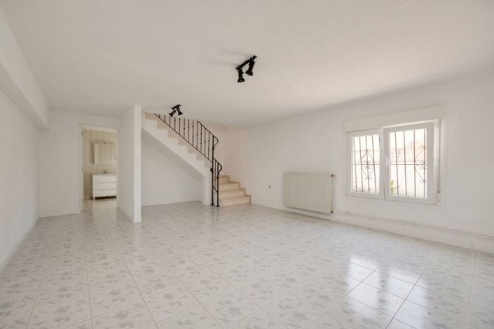 Image No.24-3 Bed Property for sale