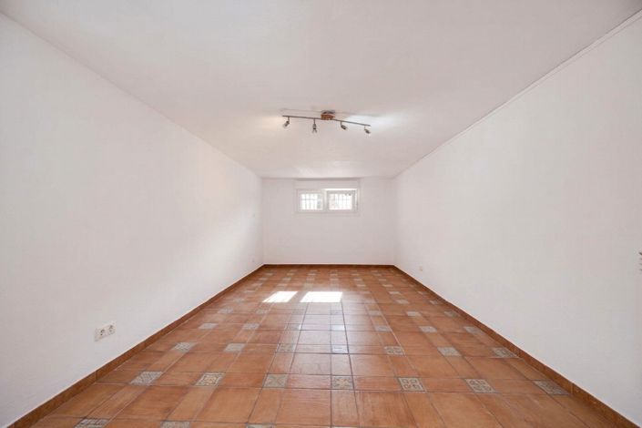 Image No.26-3 Bed Property for sale