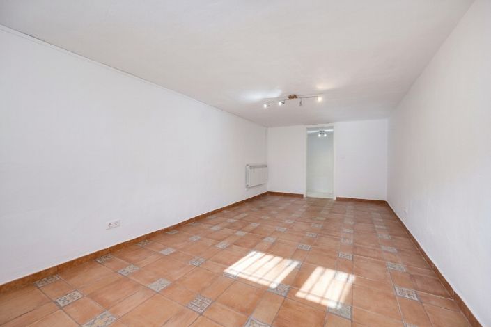 Image No.28-3 Bed Property for sale