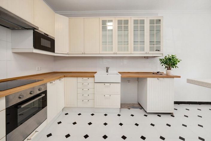 Image No.3-3 Bed Property for sale