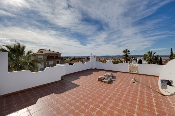 Image No.30-3 Bed Property for sale