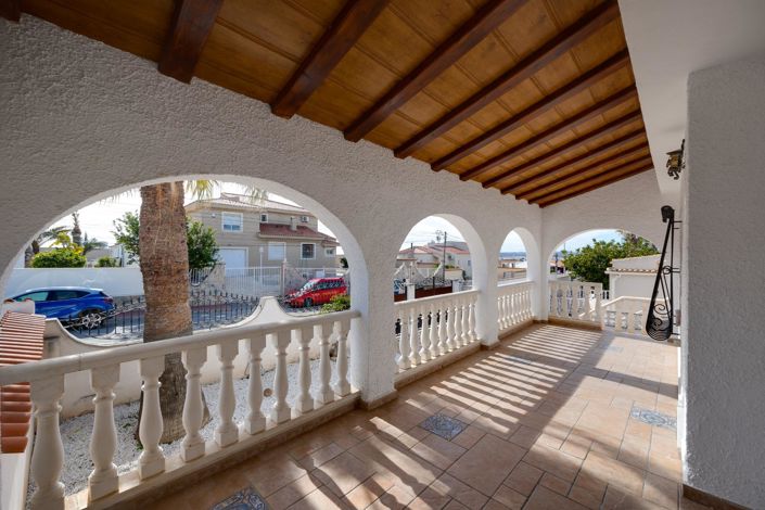 Image No.32-3 Bed Property for sale