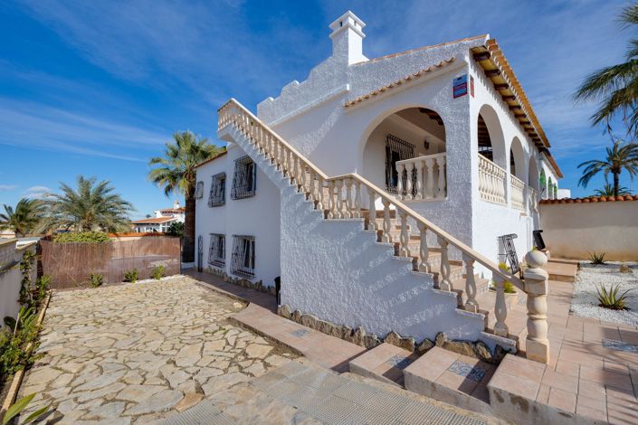 Image No.34-3 Bed Property for sale