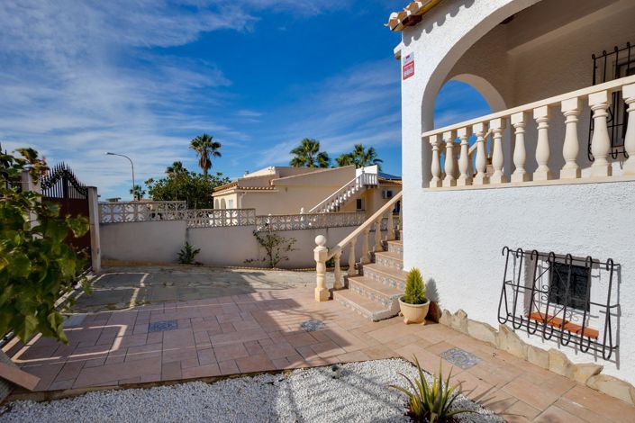 Image No.38-3 Bed Property for sale