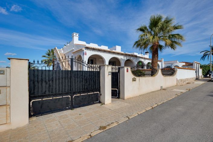 Image No.40-3 Bed Property for sale